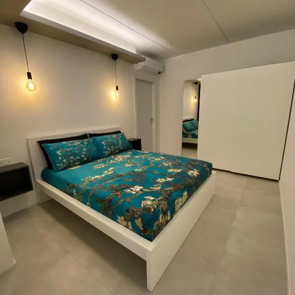 NEW Residenza le Essenze - i 7 Laghi, hotel v destinaci Erba
