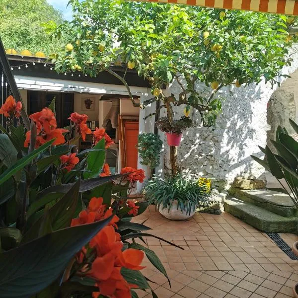 "Lemon Tree House"for Climbers and Mtb, Hotel in Orco Feglino