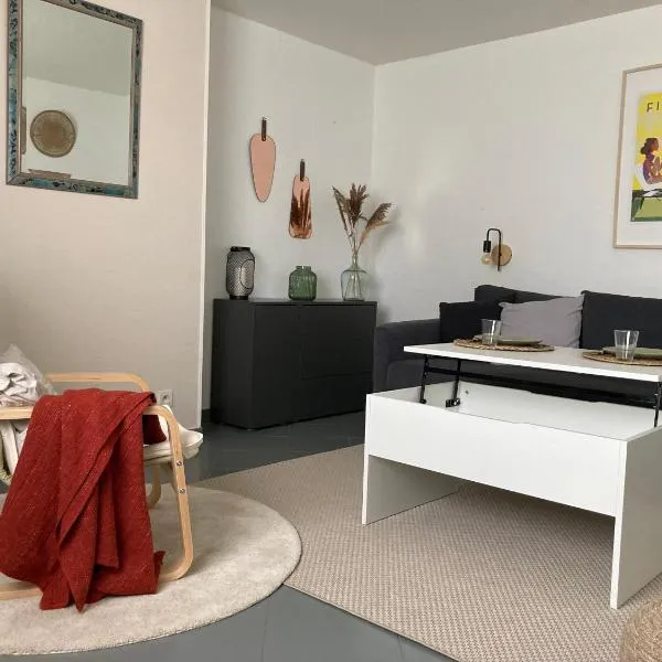 Studio avec jardin, hotel em Agon Coutainville