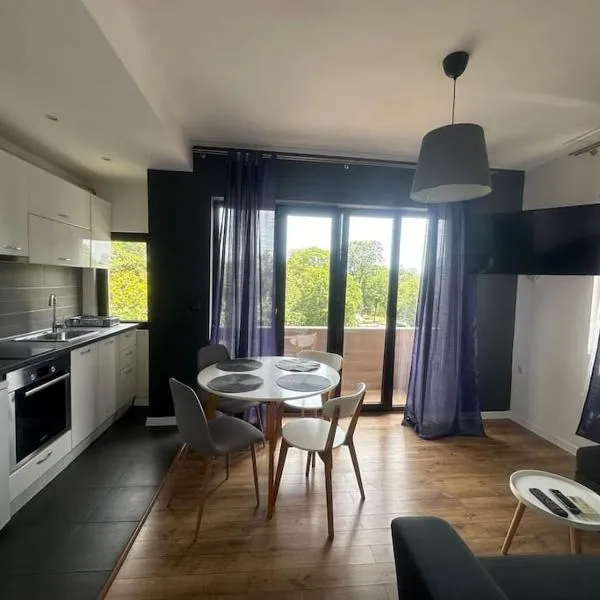 Sea Garden beach front Apartments 1, hotel in Burgas