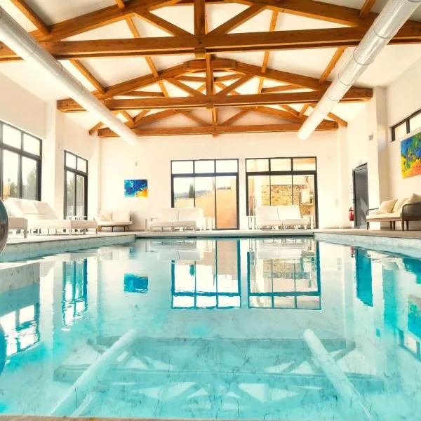 Domaine Ribiera, Hotel 5 Etoiles, SPA & Golf - Forcalquier โรงแรมในNiozelles