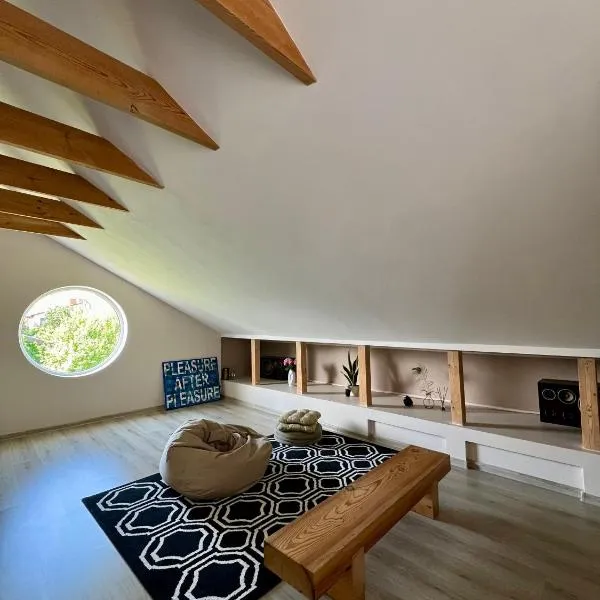 Two story tiny house、ヴェンツピルスのホテル