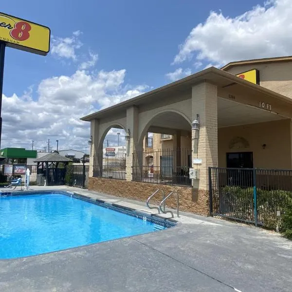 Super 8 by Wyndham Decatur Texas, hotel v destinaci Decatur