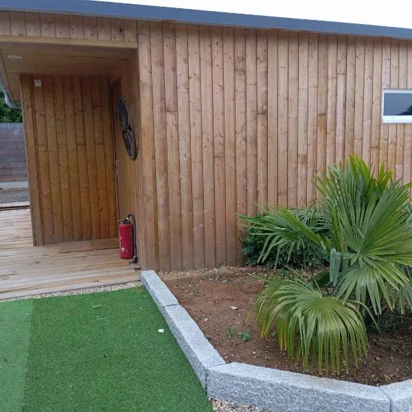 Chalet container 60m2 – hotel w mieście La Neuville-du-Bosc