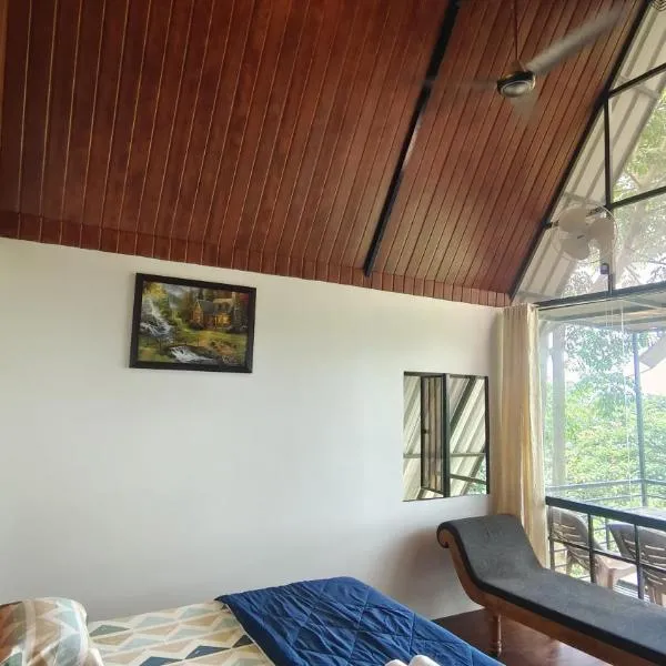 Angels Nest Home stay plantation Mountain area balconey SunRice view Nearby Ngarhole wild life , Tholpetty wild life , Pakshipathalam Bird santuary , Kuruva island # Thirunelly & Thrissilery Temple Near by Secure Stay Wayanad Kerala โรงแรมในChekadi