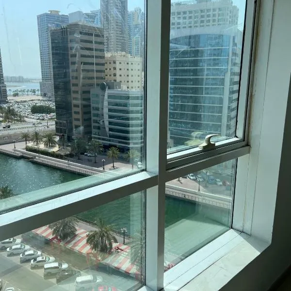 Top Rated Award Winning 1BR with Sea View, hotel v mestu Sharjah
