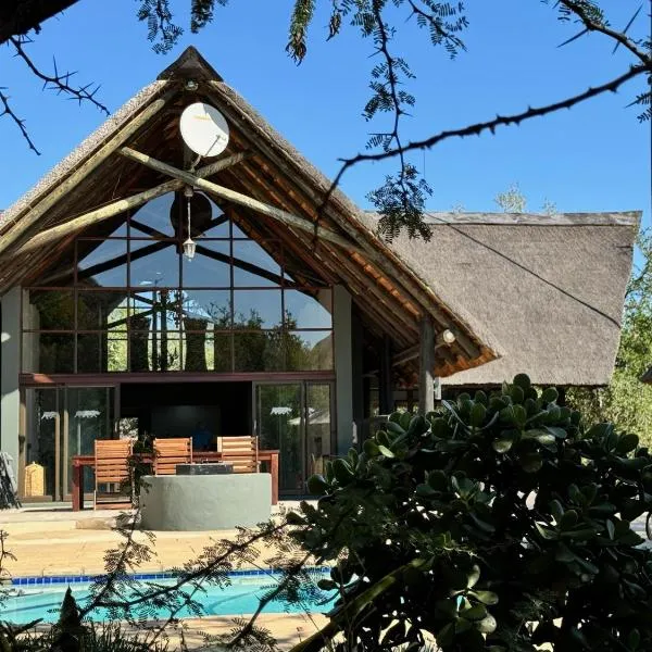 Pangolin Game Lodge - Self Catering, incl 2 game drives per day, hotel in Matlhagame