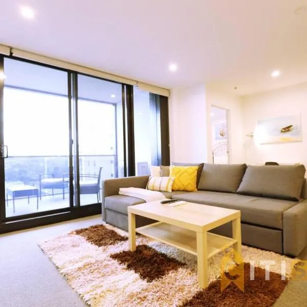 2bd 2bth - Chic Apt in Woden CBD, хотел в Phillip