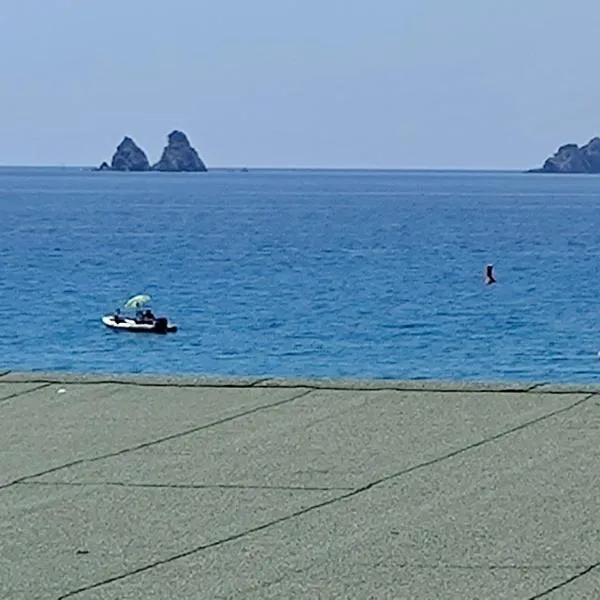 bord de mer "L'ONADA" Sablettes Saint Elme Saint Mandrier – hotel w mieście La Seyne-sur-Mer