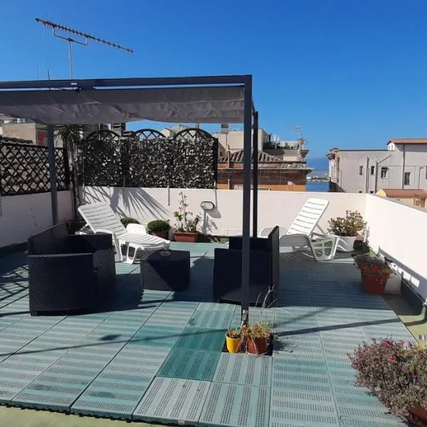 Rosa's Apartment with Terrace, hotel a Cagliari