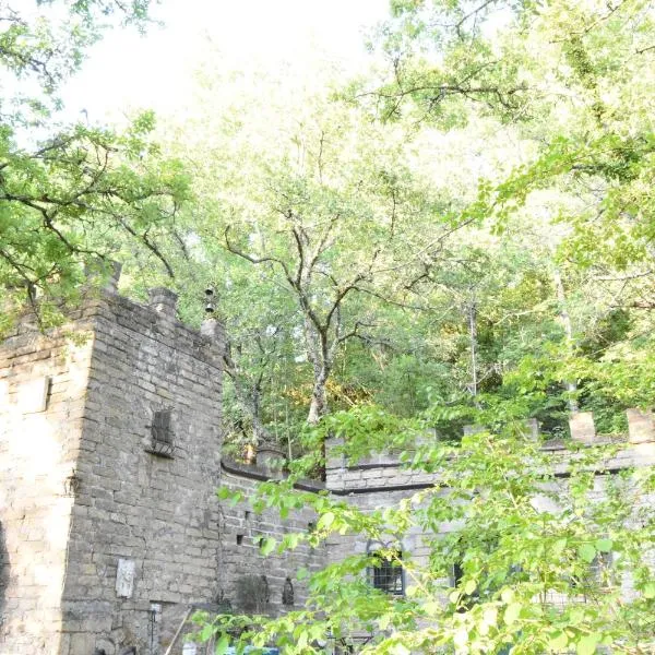 Il castello nel bosco, hotel v destinaci Gerano