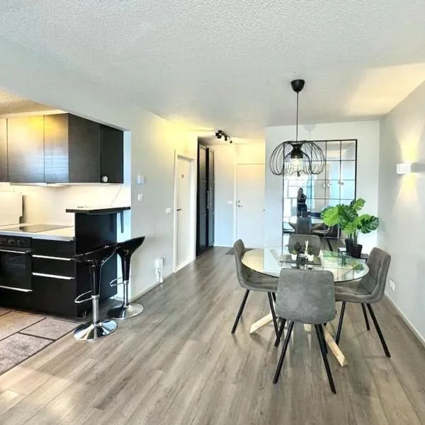Cozy Apartment by Keflavik Airport, hotel v destinaci Njarðvík