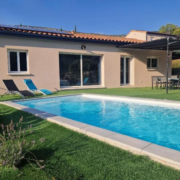 Les Villas Dorées - Villa Métal face au Mont Ventoux, hotel in Plaisians