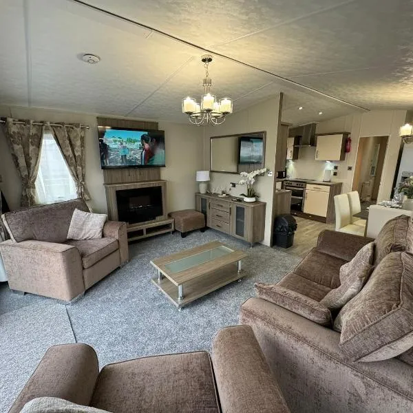 Golden Palm Resort - The Superior Retreat - Coastal Caravan Breaks、チャペル・セント・レオナルズのホテル