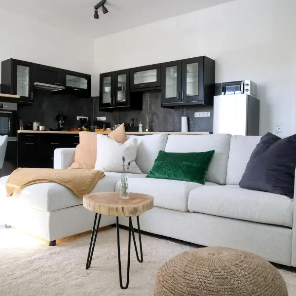 Garten, Terrasse, 93 m2, 5 Min bis zur Warnow, Hotel in Rostock