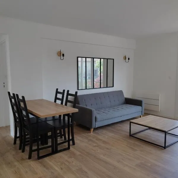 Appartement traversant 2 chambres, hotel in Ajaccio