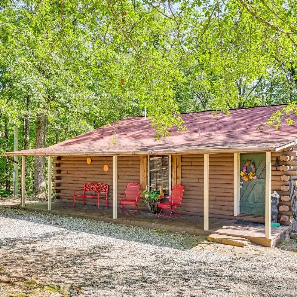 Arkansas Log Cabin Rental Near Lake Greeson!, hotel v destinaci Mount Moriah