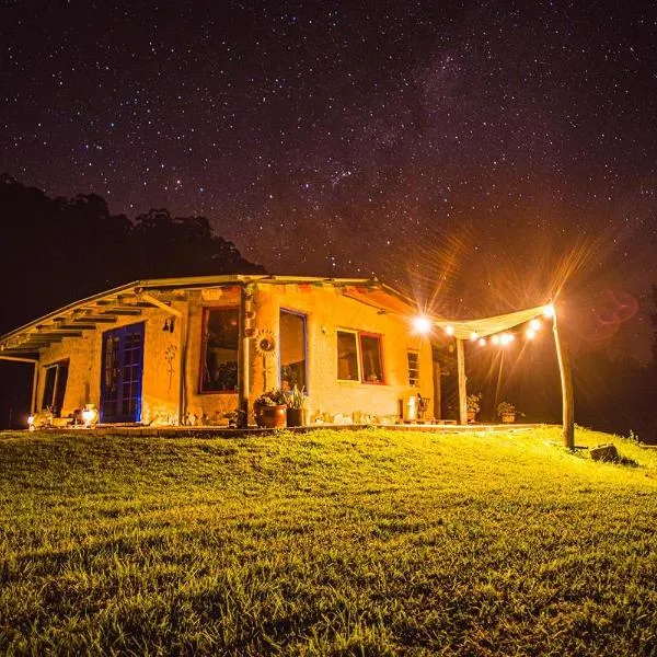 Off Grid Cob Home, hotel in Stewarts River