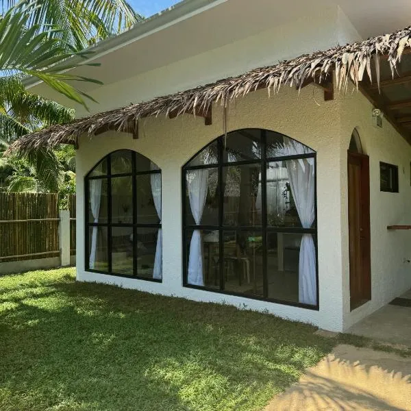 Villa Pura Vida Apartments Siargao, hotel v destinaci General Luna