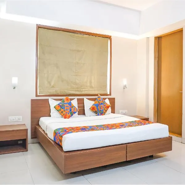FabHotel Classic Executive, hotel en Phūrsungi