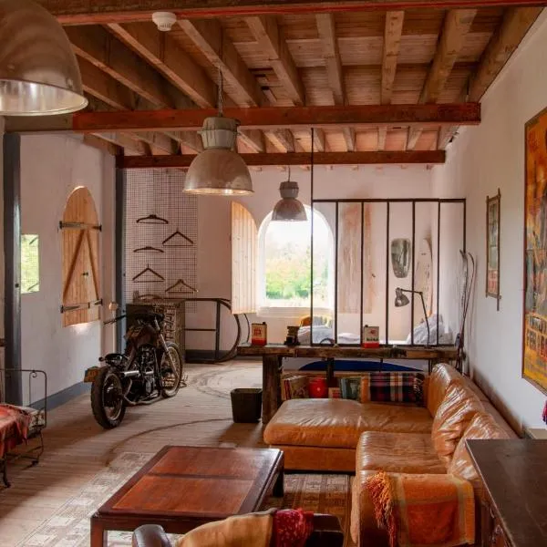 Loft industriel aux Grands Moulins de Ruffin – hotel w mieście Bréchamps