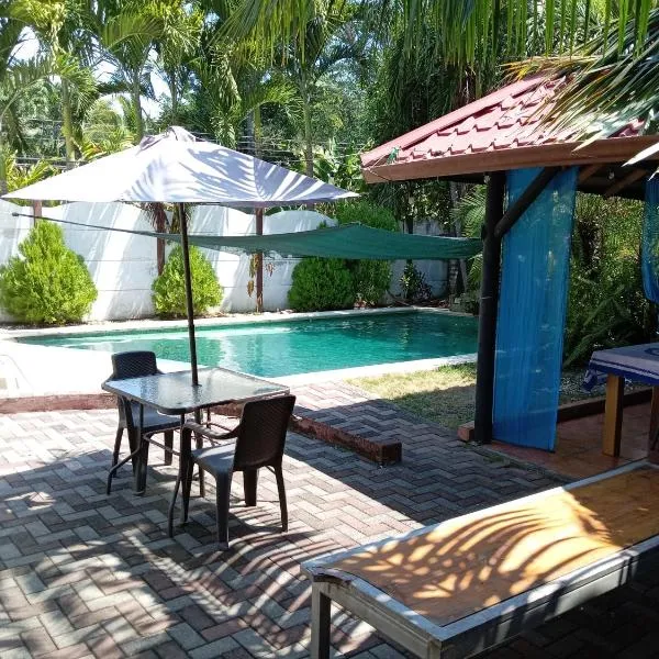 Cabinas la Antorcha, hotel in Dominical