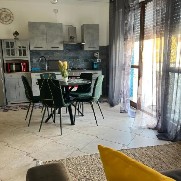 APPARTAMENTO ATTiCO CON TERRAZZO FIBI, hotel in Ortona