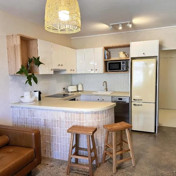 Chic Beachside 2 Bedroom Apartment in Beautiful Coffs Harbour, hotel v destinaci Coffs Harbour