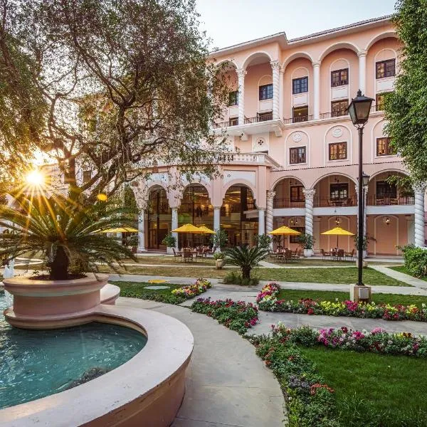 DLF Club 5, hotel in Gurgaon