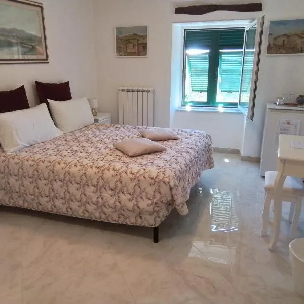 ANITA B&B, hotel v destinaci Uscio