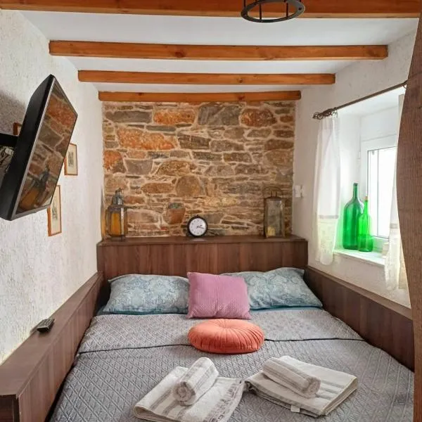 Palaiokastro Rustic Stone Villa, hotel em Palaiókastron