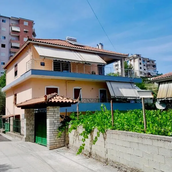 George's Apartment, hotel din Gjirokastra