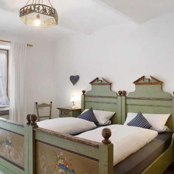 Zum Schnitzer Franzl, hotel v destinaci Garmisch-Partenkirchen