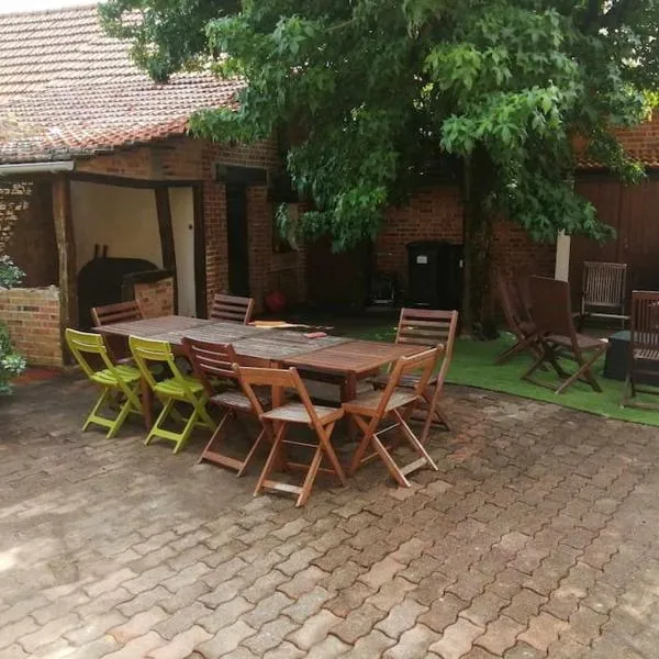 Grande maison de vacances, hotel in Yvoy-le-Marron