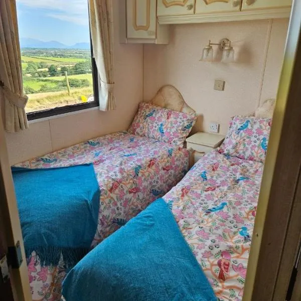 Gwel y mynydd Caravan, hotel v destinaci Llangoed