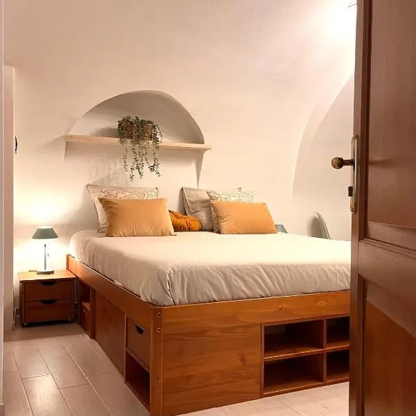 Ca' Pecina - casa vacanze, hotel v destinácii Dolceacqua