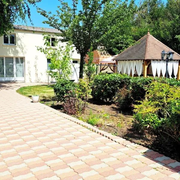 Les Trois Palmiers - Jardin privatifs, hotel a Les Bréviaires