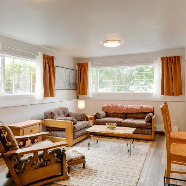 6 Mi to Dtwn Bright and Airy Anchorage Getaway!, hotel in Anchorage