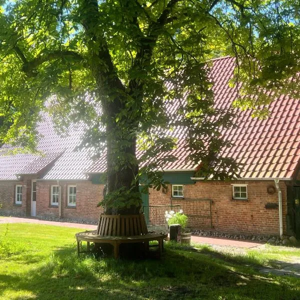 Ferienwohnung mit Garten in Meyenburg - KEINE MONTEURE, hotel v destinaci Schwanewede