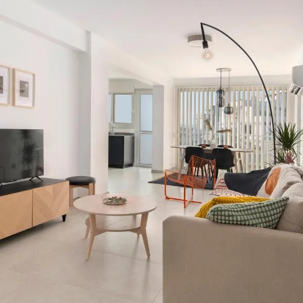 Amazing Two Bedroom Apartment, hotel v destinaci Larnaka