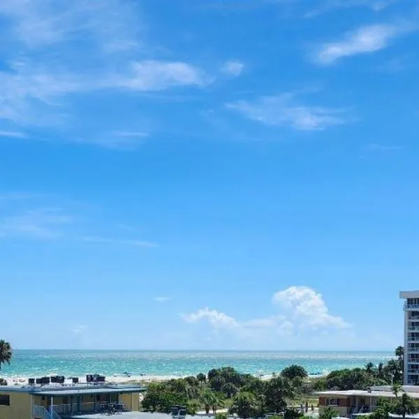 Sunset Sands from Oasis Getaways, hotel in St Pete Beach