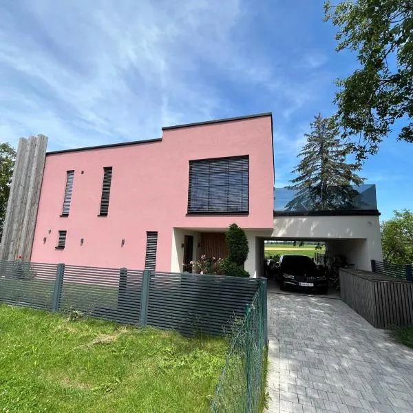 Villa Rose close to Vienna & Airport, hotel v destinaci Maria Ellend