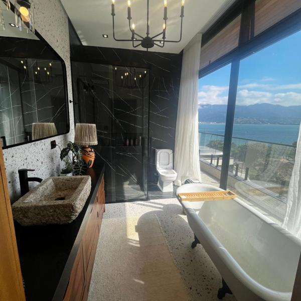 Casa com piscina aquecida, jacuzzi e 60 m da praia - Foto 3