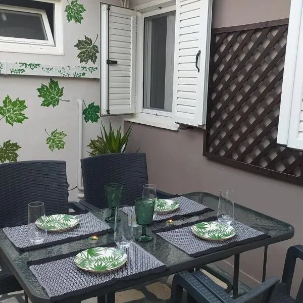 Enjoy Hospitallity at Fully Equipped apartment with Free parking- Near the Ancient Olympia, hotel v destinaci Pyrgos