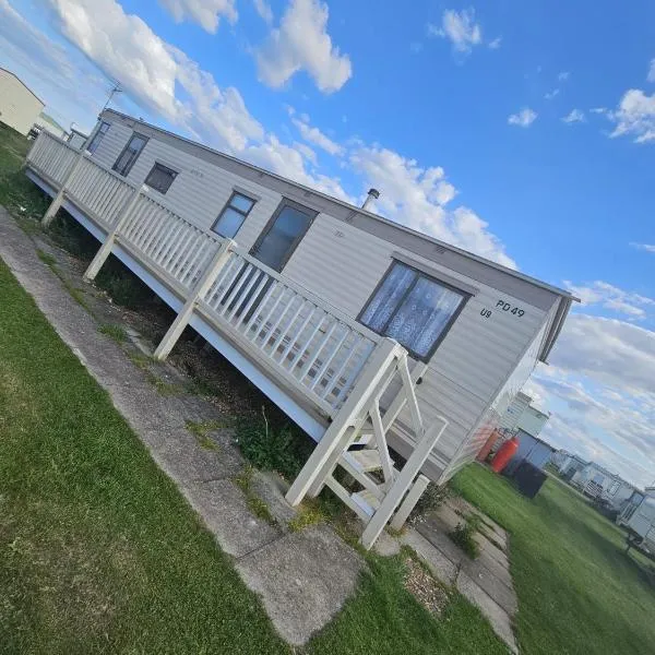 Golden Anchor 8b9 Caravan Park Holiday Home, hotel in Chapel Saint Leonards
