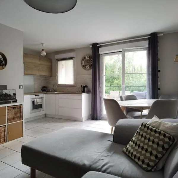 Appartement avec terrasse proche gare RER, hotel a Moissy-Cramayel