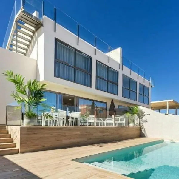 Casa Los Belones, Villa with private pool and game room, hotel v destinaci Los Belones