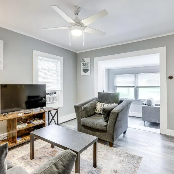 Easthampton Apartment Near Breweries and Rail Trail!, hotel in Easthampton