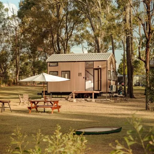5 Acre Retreat Jimboomba Loft by Tiny Away, hotel in Jimboomba