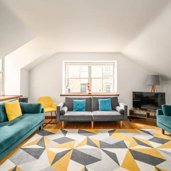 Bright - Central - Sleeps 10, hotel v destinaci Edinburgh